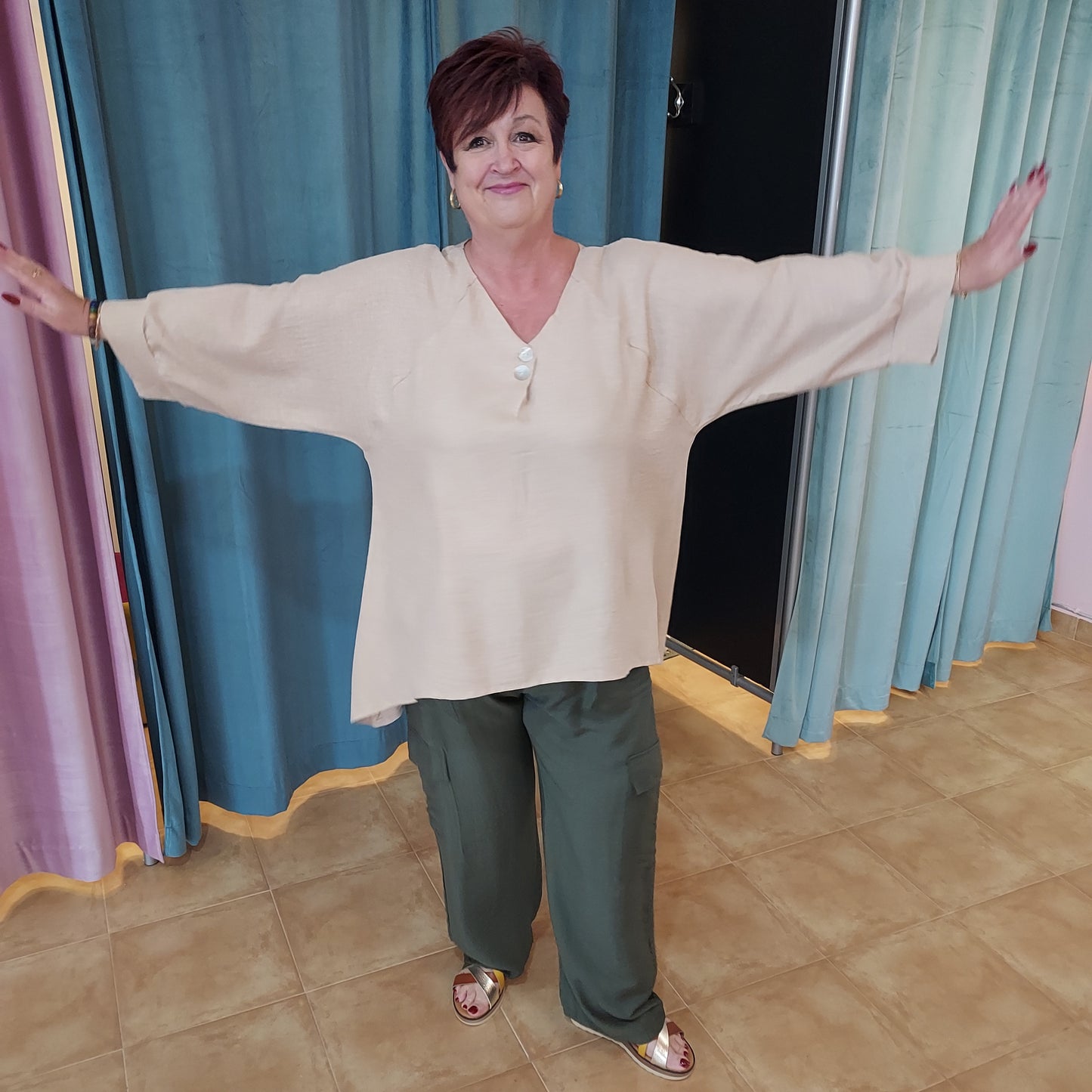 Ecru plain v neck top XL