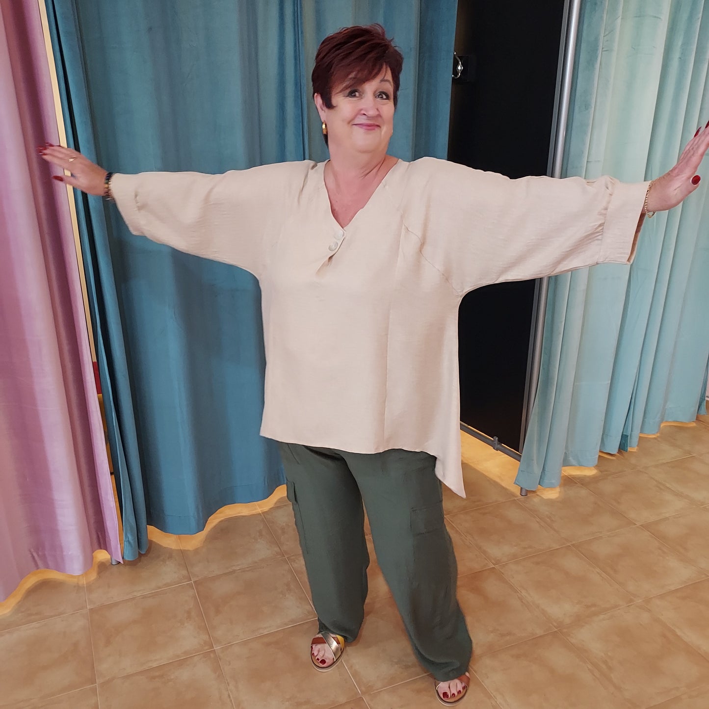 Ecru plain v neck top XL