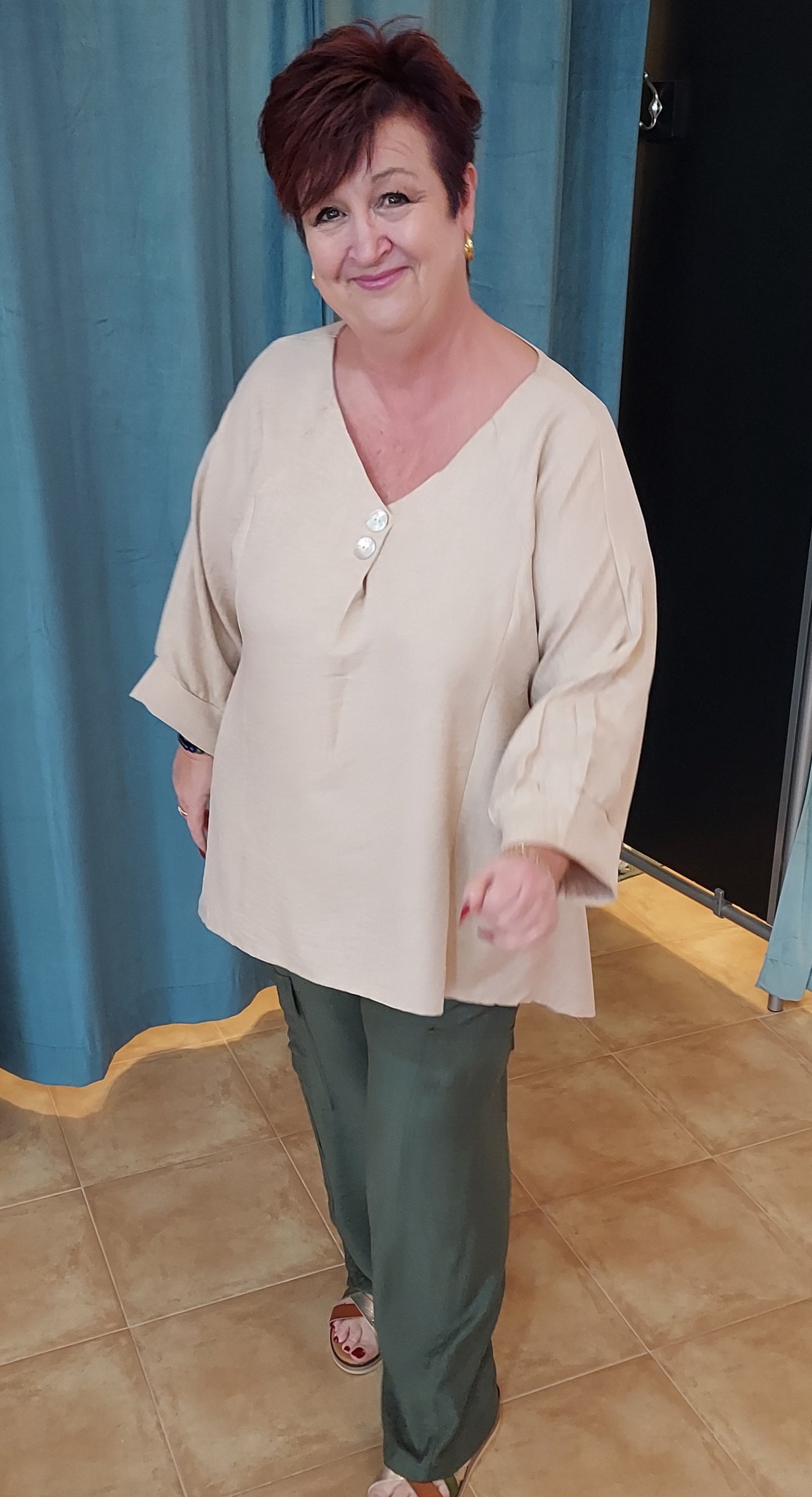 Ecru plain v neck top XL