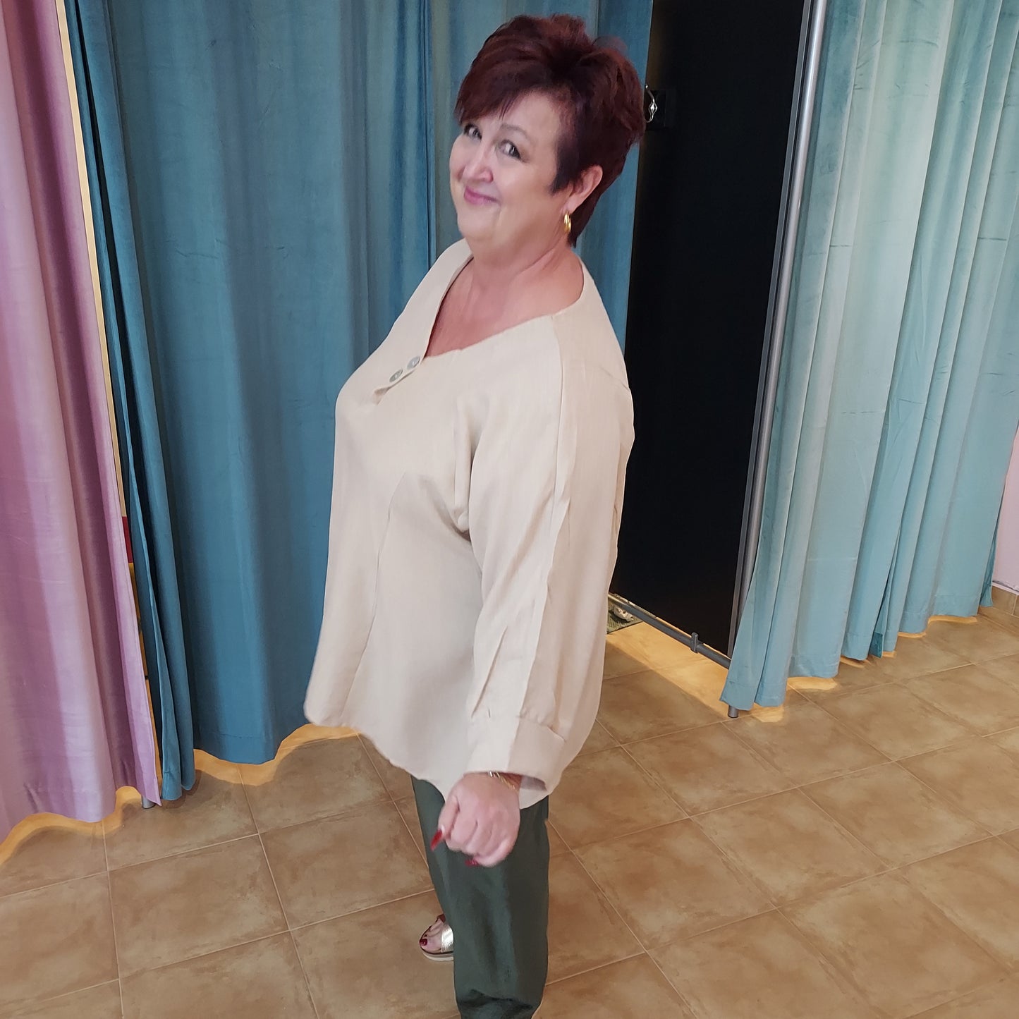Ecru plain v neck top XL