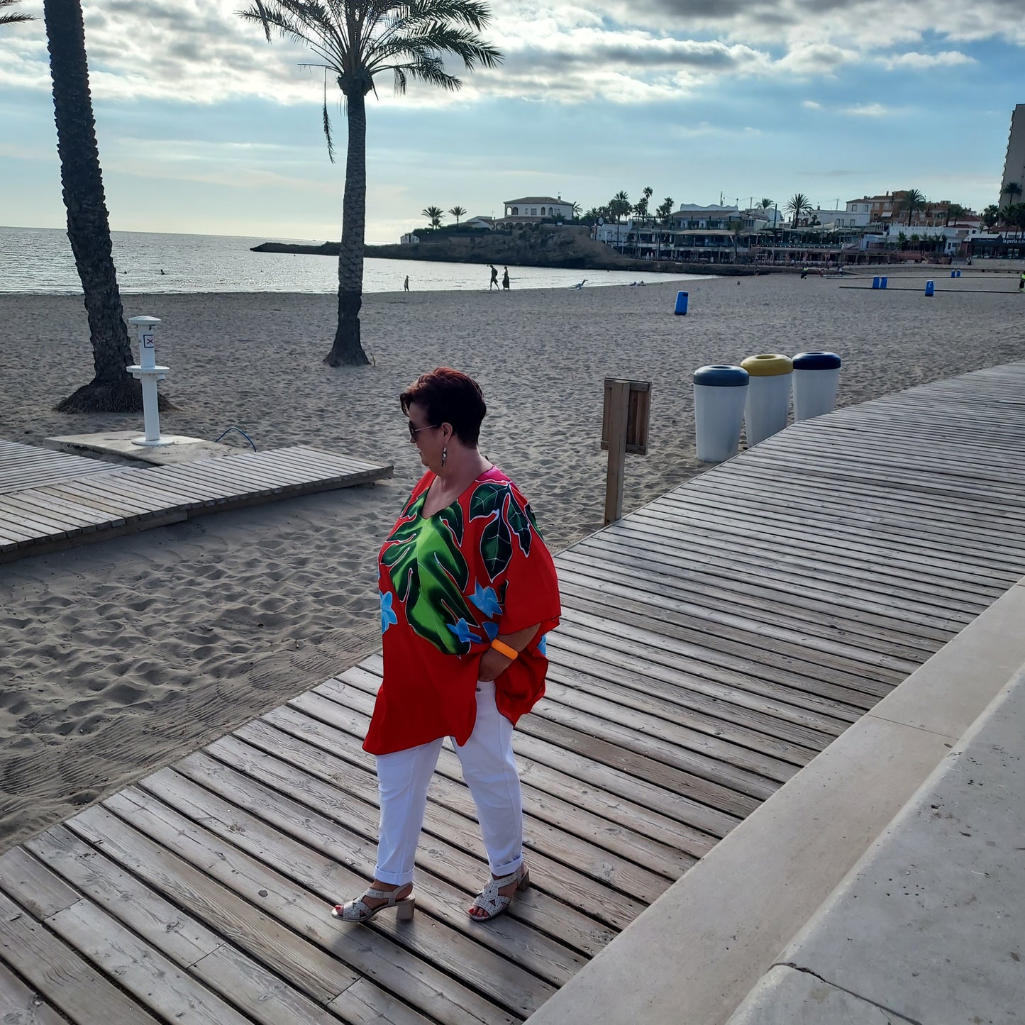 Flora red print top