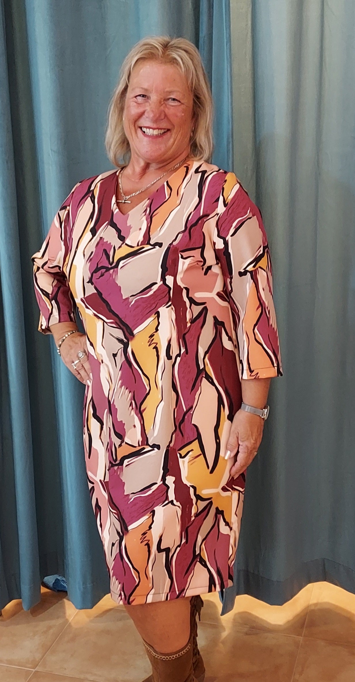 Patsy V-neck purple/beige pattern dress