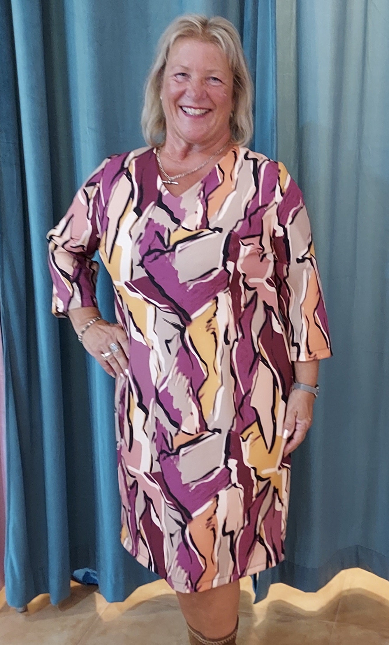 Patsy V-neck purple/beige pattern dress